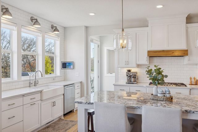 4313 Picket Way, Woodbury, MN 55129