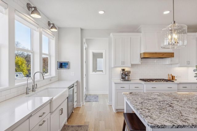 4313 Picket Way, Woodbury, MN 55129