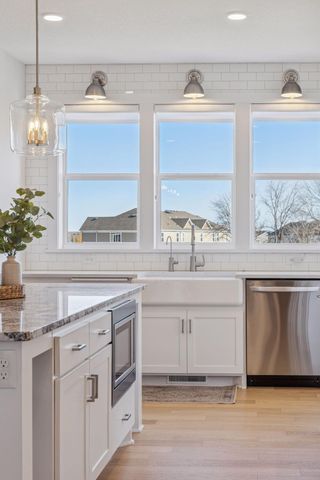 4313 Picket Way, Woodbury, MN 55129