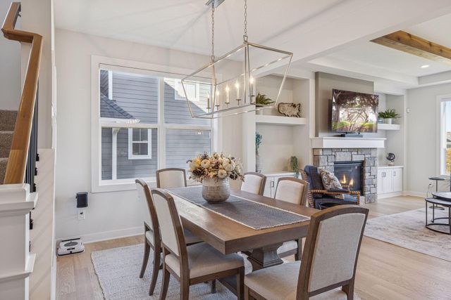 4313 Picket Way, Woodbury, MN 55129