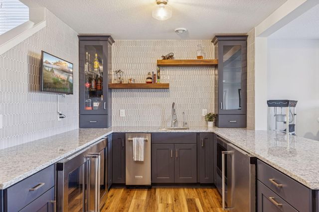 4313 Picket Way, Woodbury, MN 55129