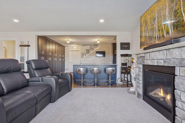 4313 Picket Way, Woodbury, MN 55129