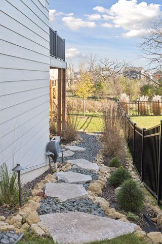 4313 Picket Way, Woodbury, MN 55129