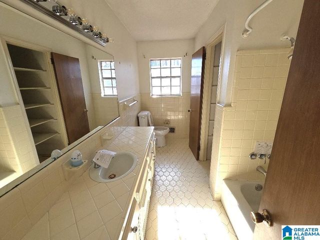 112 HICKORY CIRCLE, Fairfield, AL 35064