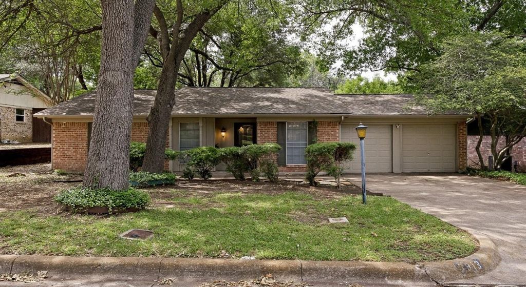 7813 Kermit Avenue, Fort Worth, TX 76116