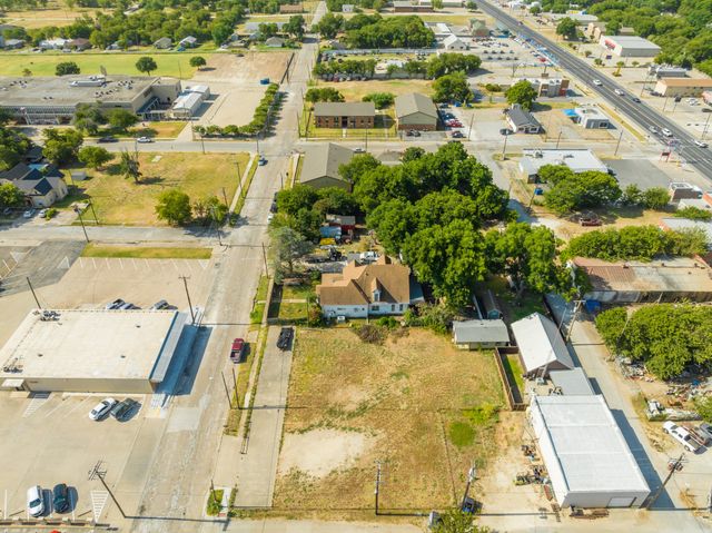 116. E Gould St Street, Hillsboro, TX 76645