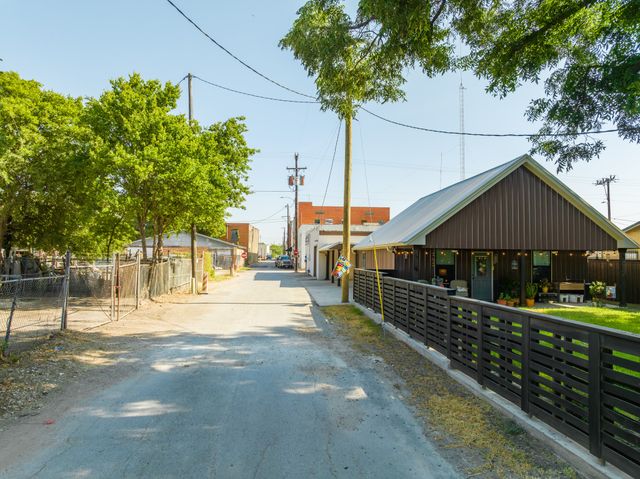 116. E Gould St Street, Hillsboro, TX 76645