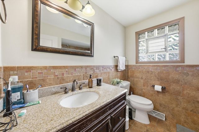 12519 S Menard Avenue, Palos Heights, IL 60463