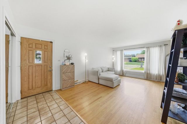 12519 S Menard Avenue, Palos Heights, IL 60463