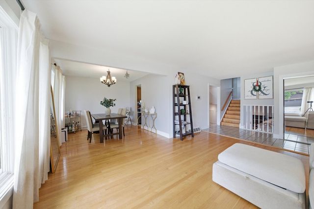 12519 S Menard Avenue, Palos Heights, IL 60463