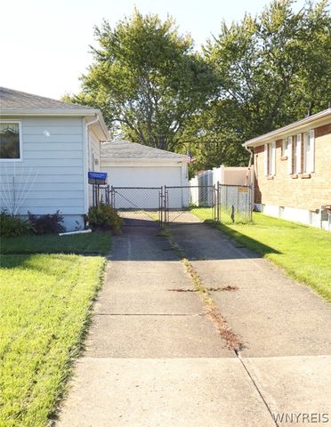 120 Shawnee Place, West Seneca, NY 14224