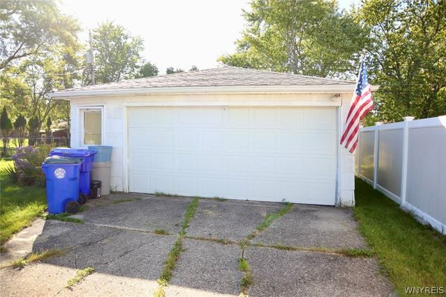 120 Shawnee Place, West Seneca, NY 14224