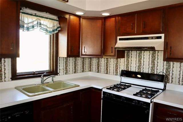 120 Shawnee Place, West Seneca, NY 14224