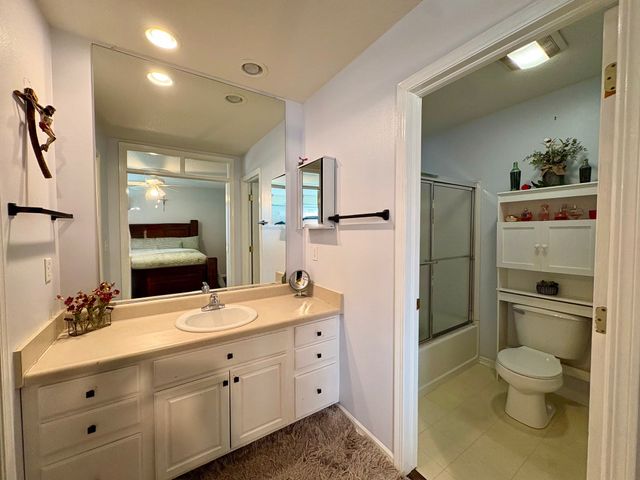 2401 E Glenwood Drive, Des Moines, IA 50320