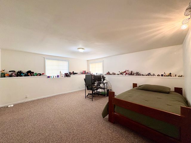 2401 E Glenwood Drive, Des Moines, IA 50320