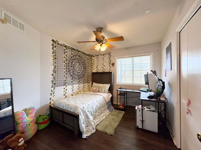 2401 E Glenwood Drive, Des Moines, IA 50320