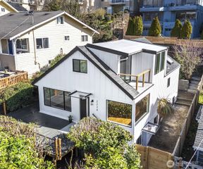 2220 14th Avenue W, Seattle, WA 98119