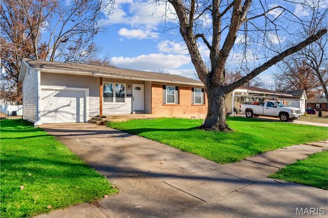 435 Lemondale Lane, Florissant, MO 63031