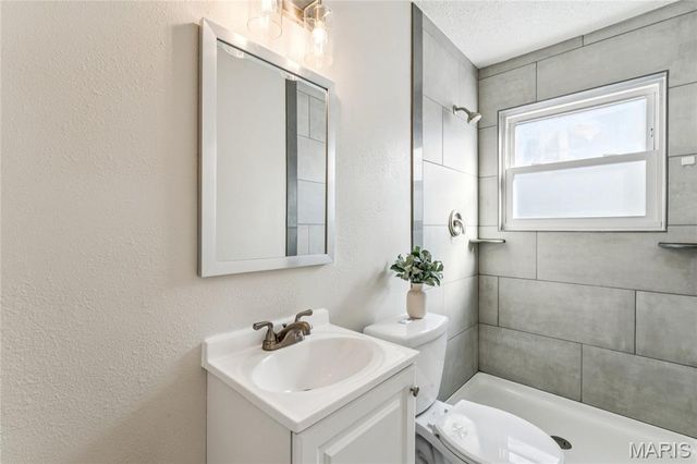 435 Lemondale Lane, Florissant, MO 63031