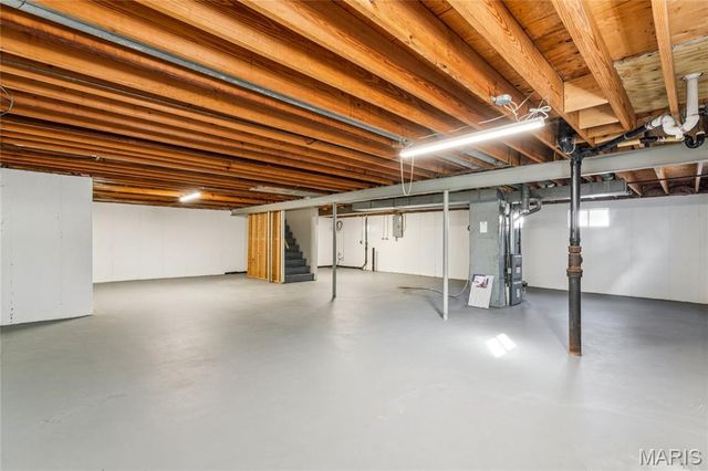 435 Lemondale Lane, Florissant, MO 63031