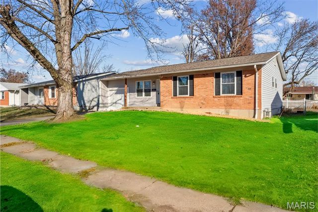 435 Lemondale Lane, Florissant, MO 63031