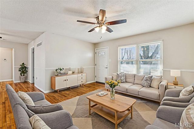 435 Lemondale Lane, Florissant, MO 63031