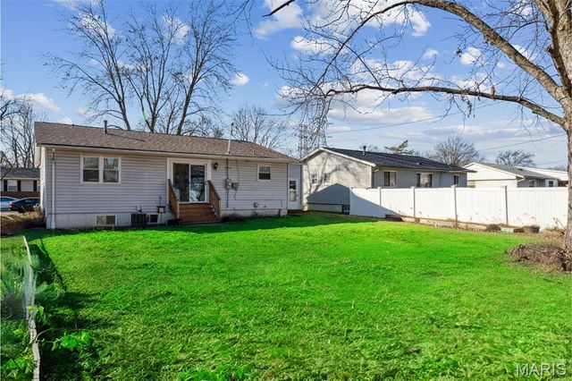 435 Lemondale Lane, Florissant, MO 63031