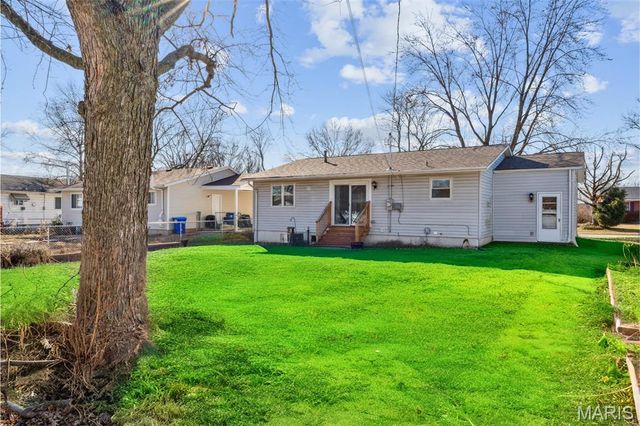 435 Lemondale Lane, Florissant, MO 63031