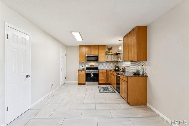 435 Lemondale Lane, Florissant, MO 63031