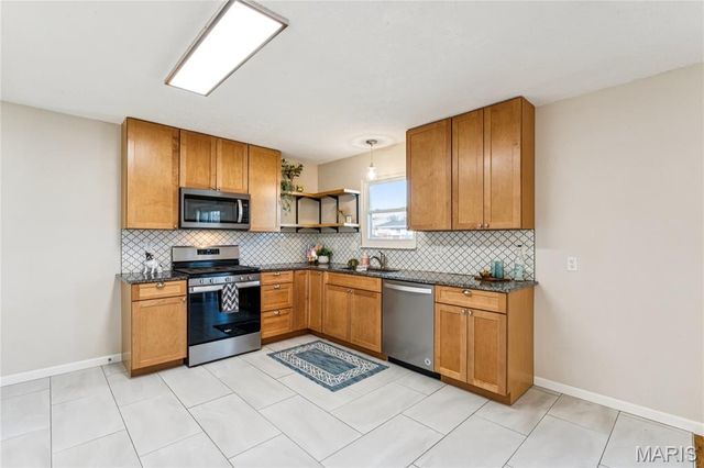 435 Lemondale Lane, Florissant, MO 63031