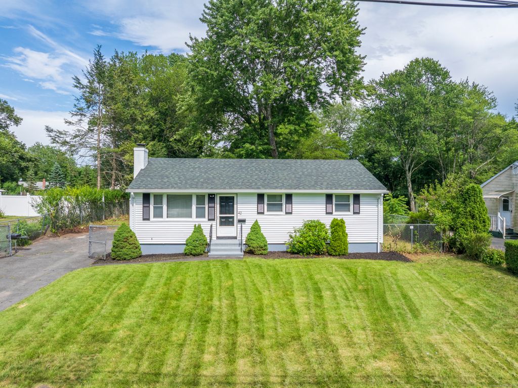 42 Greenwood Avenue, Bloomfield, CT 06002