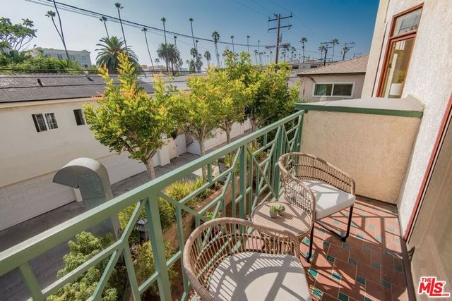 1044 5th Street 202, Santa Monica, CA 90403