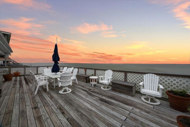 251 Isles End RD, Galveston, TX 77554