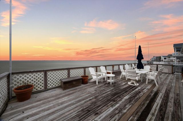 251 Isles End RD, Galveston, TX 77554