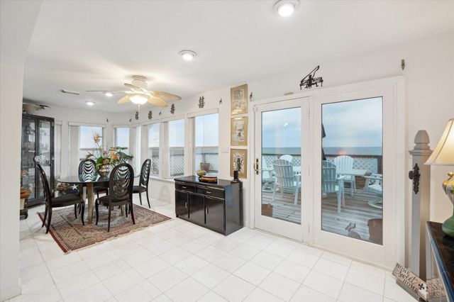 251 Isles End RD, Galveston, TX 77554