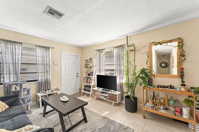 1717 NE 3rd Avenue, Delray Beach, FL 33444