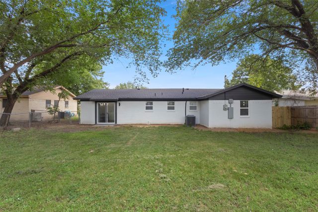 311 Arthur Drive, Kennedale, TX 76060