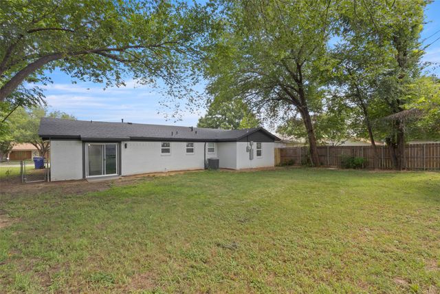 311 Arthur Drive, Kennedale, TX 76060