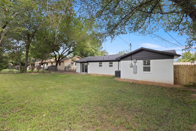 311 Arthur Drive, Kennedale, TX 76060