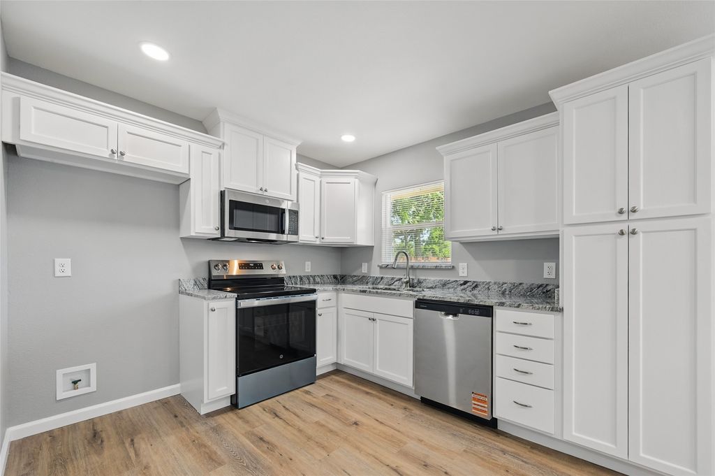 544 Highfall Drive, Dallas, TX 75232