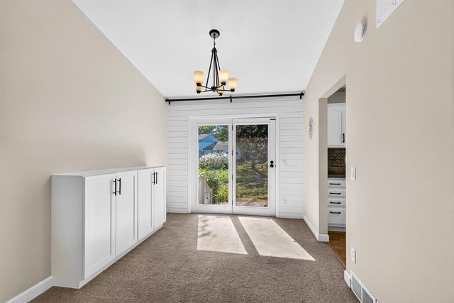 6005 Williamsburg Way, Madison, WI 53719
