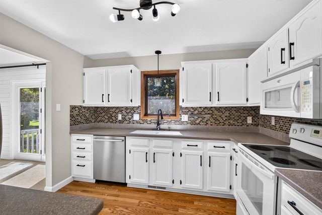 6005 Williamsburg Way, Madison, WI 53719