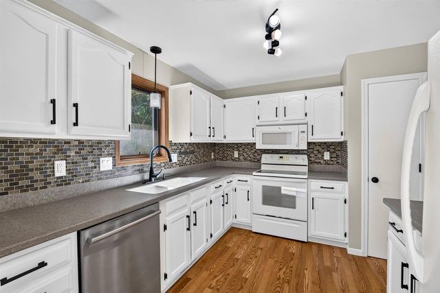 6005 Williamsburg Way, Madison, WI 53719