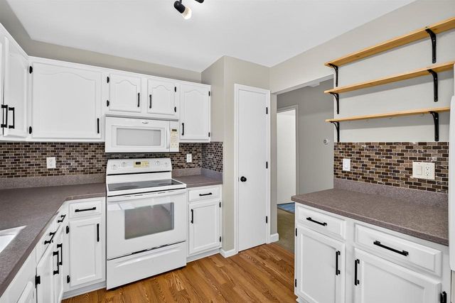 6005 Williamsburg Way, Madison, WI 53719
