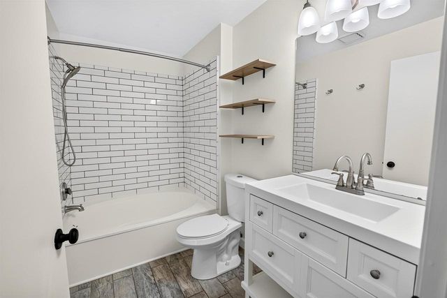 6005 Williamsburg Way, Madison, WI 53719