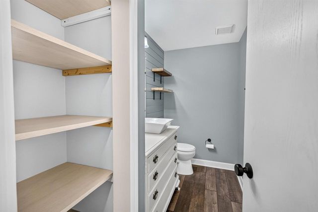 6005 Williamsburg Way, Madison, WI 53719
