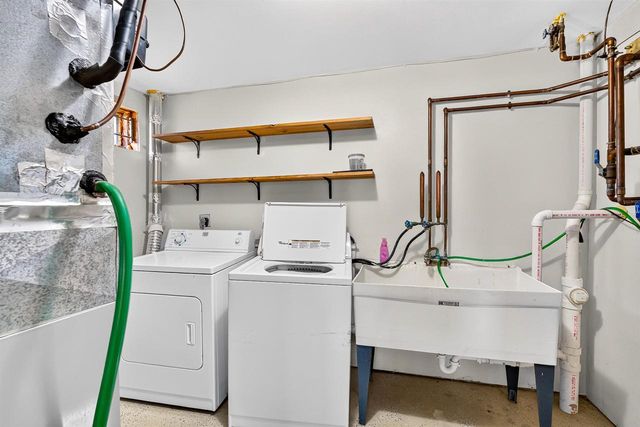 6005 Williamsburg Way, Madison, WI 53719