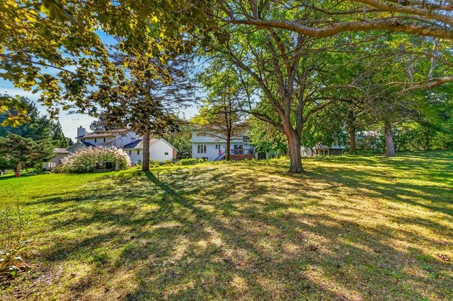 6005 Williamsburg Way, Madison, WI 53719