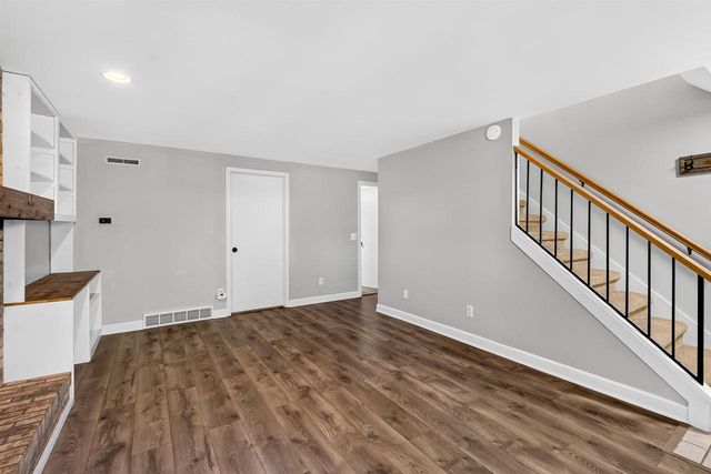 6005 Williamsburg Way, Madison, WI 53719