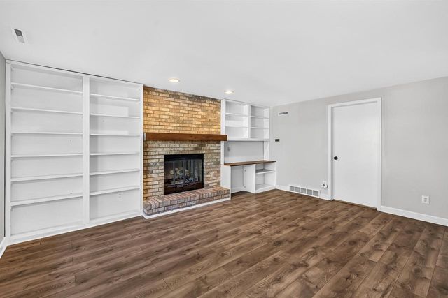 6005 Williamsburg Way, Madison, WI 53719